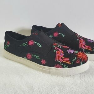 Wanted Black Canvas Floral Flower Embroidered Slip On Shoe Size 9